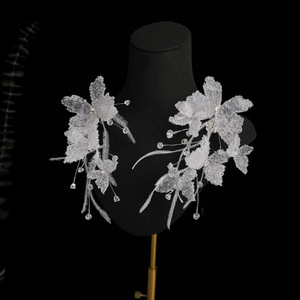 Diseño original de Hera, nueva horquilla para el cabello hecha a mano con plumas de hadas blancas y mariposas, para vestido de boda, tocado nupcial. - Product Image 2