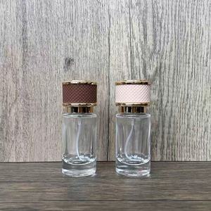 Exquisito elegante de <span class=keywords><strong>moda</strong></span> con logotipo esmerilado, textura de serigrafía, botellas de Perfume texturizadas con tapas texturizadas recortadas de Metal - Product Image 3