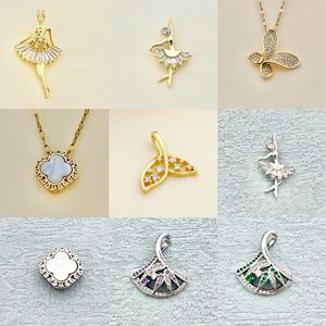Colgante temático de aleación de zinc con forma de mariposa para mujer, regalo, joyería, accesorio de moda - Product Image 1