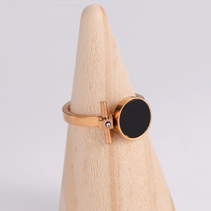 Anillo de acero inoxidable personalizado para niñas, joyería elegante, informal, para graduación, universidad, escuela secundaria - Product Image 4