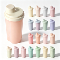 Bouteille de sport PP 700 ml personnalisable avec logo, anti-fuite, pour boisson directe en salle de sport, avec couvercle à grille mélangeuse, compatible lave-vaisselle pour poudre protéinée