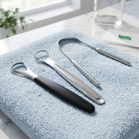 CoralClean Grattoir à Langue Double Face en Acier Inoxydable 304, Antidérapant, Réutilisable, Argenté, Certifié CE ISO, Pour Adultes, Haleine Fraîche