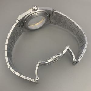 นาฬิกาข้อมือผู้ชายสไตล์เรียบง่ายทันสมัย ขนาด 40 มม. ตัวเรือนสแตนเลสสตีล หน้าปัดสีทองแบบคลาสสิก  พร้อมอุปกรณ์เสริมสายและตัวเรือนที่ปรับแต่งได้ - Product Image 4