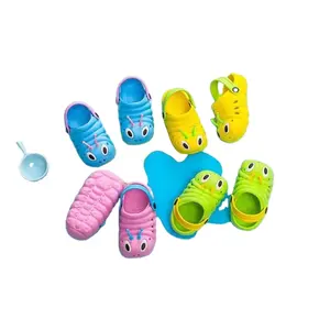 Vendita sandali per bambini morbidi zoccoli per cartoni animati gomma per bambini EVA zoccoli da giardino colorati scarpe da giardino per bambini