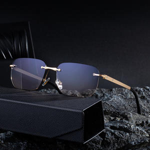 แว่นกันแดดไร้กรอบแบบกำหนดเองสำหรับผู้ชาย ขาแว่นโลหะ ป้องกันรังสียูวี 400 ระดับ 2 เลนส์พีซี สไตล์อินสตาแกรม - Product Image 4