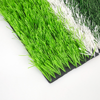 Tapis de pelouse de football Tapis de gazon artificiel en plastique vert Tapis de gazon artificiel de simulation de football