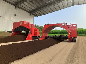 Compact Crawler <span class=keywords><strong>Compost</strong></span> Turner 3m | para Pequenas Fazendas Processamento Estrume e Resíduos Agro - Product Image 4