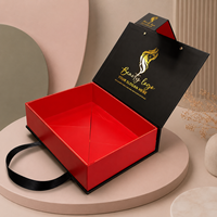 Boîte cadeau de luxe noire et rouge pour perruques avec poignées en cuir, boîte rigide en papier personnalisée pour les marques d'extensions capillaires