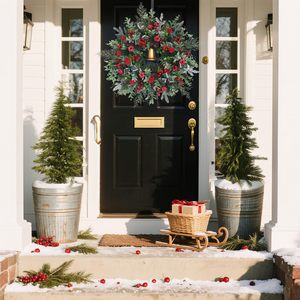 Guirnaldas y Coronas Navideñas YUELIAN de 50cm con Bayas Rojas y Piñas para Colgar en Puertas y Ventanas, Decoraciones Festivas - Product Image 3