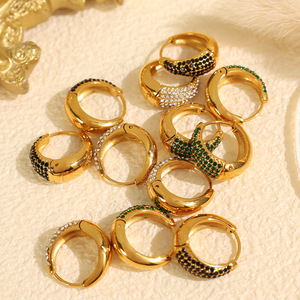 ต่างหูแบบห่วง Huggie ชุบทอง 18k ทำจากโลหะผสมสังกะสี ประดับเพชรเม็ดเล็ก เหมาะสำหรับงานปาร์ตี้ แฟชั่นต่างหูแบบห่วง - Product Image 1