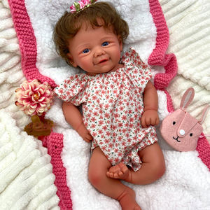 Muñeca <span class=keywords><strong>Reborn</strong></span> Encantadora de 17 Pulgadas, Niña Sonrisa Dulce con Pelo Rizado Castaño, Compañera de Juegos Infantil, Cuerpo Completo de Silicona - Product Image 1