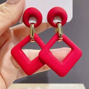 Boucles d'oreilles pendantes carrées géométriques ajourées en acrylique coloré de luxe vintage, vente en gros 2026, magnifiques boucles d'oreilles pour femmes - Product Image 2