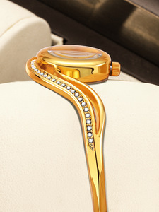 Reloj de Pulsera Elegante con Pedrería Plateada, Brazalete de Metal Curvo, Esfera Pequeña, Cuarzo, para Mujer, Regalo para Fiestas - Product Image 3