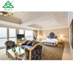 Juego <span class=keywords><strong>de</strong></span> muebles <span class=keywords><strong>de</strong></span> dormitorio <span class=keywords><strong>de</strong></span> <span class=keywords><strong>Hotel</strong></span> clásico <span class=keywords><strong>Sheraton</strong></span>, muebles con marco <span class=keywords><strong>de</strong></span> madera maciza personalizables, tiras decorativas doradas, muebles <span class=keywords><strong>de</strong></span> <span class=keywords><strong>Hotel</strong></span> - Product Image 3