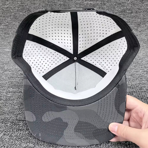 Casquette de baseball personnalisée à 5 panneaux en PVC caoutchouté avec logo, imperméable, perforations découpées au laser, visière plate, performance sportive, pour le golf - Product Image 5
