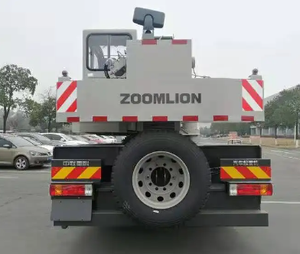 Grúa telescópica ZTC120V de la marca ZOOMLION, mini grúa de 12 toneladas con motor Euro V - Product Image 2