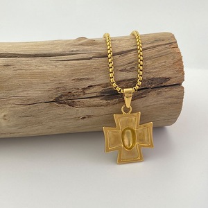 Collar con Colgante de Cruz de Acero Inoxidable yunnique, Diseño de Rostro de Jesús Dorado, Estilo Hip Hop Punk - Product Image 4