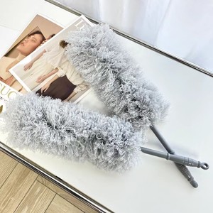 Plumeau gris argenté ultra-doux et moelleux pour le nettoyage domestique et l'élimination de la poussière - Product Image 1