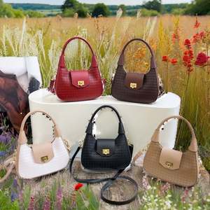 Bolso bandolera pequeño clásico de PU ajustable a la moda, impermeable, personalizado OEM para mujer - Product Image 2