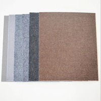 Tapis carré commercial moderne Marches d'escalier antidérapantes Tapis de bureau intérieur auto-adhésif Carreaux de moquette modulaires à usage domestique