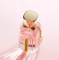 Vente en gros de flacons de parfum en verre transparent de luxe de haute qualité de 100 ml, forme carrée rayée unique, vaporisateur à pompe, couleur personnalisée, ODM personnalisé