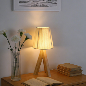Lámpara de Mesa Escandinava de Madera con Pantalla de Tela Color Blanco Hueso, E27 LED 2700K, Luz Cálida, Decorativa para Dormitorio, Tamaño Pequeño - Product Image 6