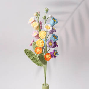 Bouquet de lys de la vallée tricoté à la main, artisanat en fil, décoration intérieure, décoration pour la Saint-Valentin - Product Image 3