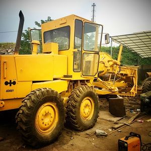 รถเกลี่ยดิน Komatsu มือสองรถเกลี่ยดิน GD661A มอเตอร์ - Product Image 1