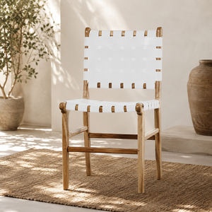 Découvrez un confort intemporel avec une chaise en teck conçue pour apporter une beauté naturelle et une élégance durable à chaque espace. - Product Image 1