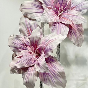 H-695 Fleurs suspendues géantes, grandes fleurs de lys en mousse EVA faites à la main, imperméables, pour décoration de mariage, d'événements et de fêtes en extérieur - Product Image 1