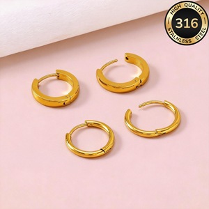 Dos pares de aretes de aro lisos de acero inoxidable para mujer, exquisitos aretes redondos en oro y plata. - Product Image 6