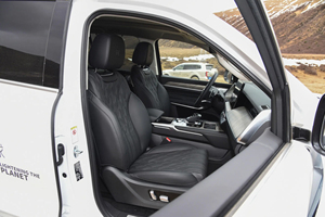 Nuevo SUV GWM Tank 500 3.0T de 5 asientos, modelo 2023, con interior claro y llantas R18, a precio económico. - Product Image 6