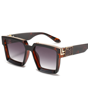 Gafas de <span class=keywords><strong>Sol</strong></span> de Diseñador Estilo Millonario Cuadradas Última Moda 2023 para Hombre y Mujer de Marca de Lujo Famosa - Product Image 5