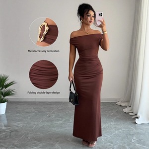 Nouvelle Robe Longue Élégante et Sexy Asymétrique (Épaule Dénudée) pour <span class=keywords><strong>Soirée</strong></span>, Collection Automne-Hiver 2025 – Vêtements <span class=keywords><strong>Femme</strong></span> - Product Image 3