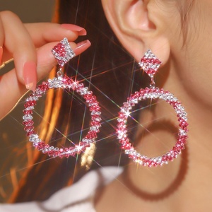 Boucles d'oreilles pendantes élégantes et tendance pour femmes, plaquées or, papillon brillant, luxe haut de gamme européen et américain, nouvelle collection transfrontalière - Product Image 2