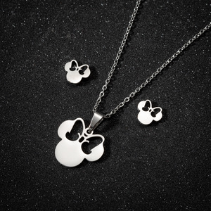 Ensemble de bijoux pour femmes, collier et boucles d'oreilles en acier inoxydable plaqué or 18 carats PVD, motif <span class=keywords><strong>Minnie</strong></span> Mouse et Mickey, sans ternissement - Product Image 4