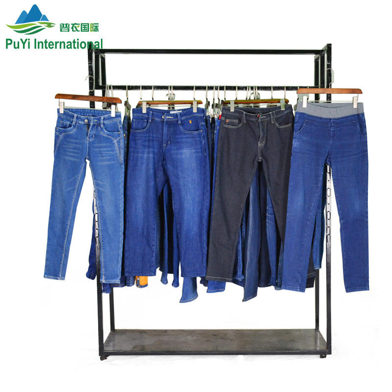 pantalones vaqueros de señora usados moderno y limpio en