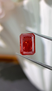 Anster - Diamante Radiante Rojo Sangre de Pichón Cultivado en Laboratorio de 1-10 Quilates, Varias Formas, Diamante Rojo Fantasía, Diamante CVD Creado en Laboratorio para Anillo - Product Image 4