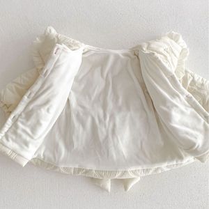 Adorabile Cappotto Invernale per Bambine in Misto Cotone Trapuntato con Volant, Fiocco sul Retro, Fodera in <span class=keywords><strong>Pile</strong></span> e Bottoni - Product Image 4