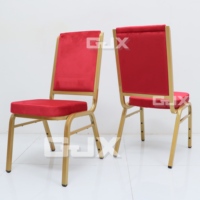 Meubles de chambre à coucher d'hôtel 5 étoiles empilables chaises de banquet de restaurant modernes en velours rouge en métal doré pour événements de fabrication d'usine