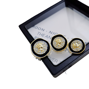 Xiaofan usaba un abrigo de lana metálica con aceite goteando en la cabeza, botones cosidos a mano y un traje formal. Estaban en buen estado. - Product Image 3