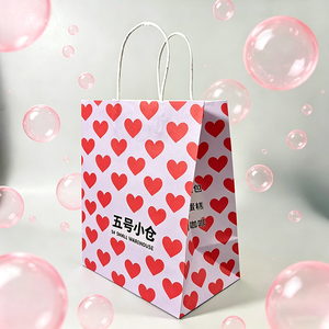 ถุงกระดาษวันวาเลนไทน์ สีขาวพิมพ์ลายหัวใจสีแดงเต็มใบ สำหรับใส่ของขวัญขายปลีก - Product Image 3