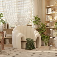 Fauteuil d'appoint Boucle avec dossier coquille festonné et coussin crème côtelé pour salon, appartement, hôtel, salon tatami, lecture