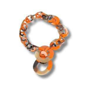 Colgante de cuerno de búfalo, elegante adorno de cuerno tallado a mano, joyería de moda sostenible para un estilo creativo y versátil, procedente de Vietnam. - Product Image 1