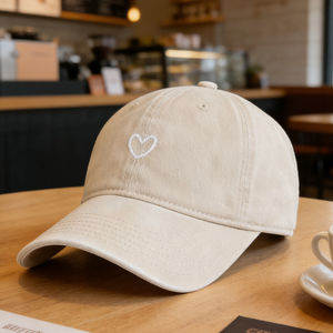 Gorra de Béisbol de 6 Paneles de Algodón Lavado con Bordado de Corazón - Gorra Ligera Informal para el Sol, para Uso Diario y al Aire Libre - Product Image 4