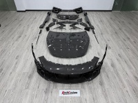 Pour Ferrari Roma : Kit carrosserie en fibre de carbone style M (incluant pare-chocs, capot, aileron arrière et jupes latérales).