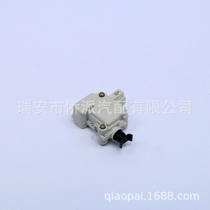 Actuador de Cerradura de Maletero Volkswagen 3B5827061B, Sistema de Cierre Centralizado de Plástico con Control Manual - Product Image 4
