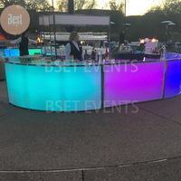 Lumières LED de fête de vin en plein air d'événements modernes Table de bar en acrylique blanc incurvé