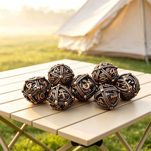 Juego de 7 dados poliédricos de metal huecos con patrón interior de dragón tallado antiguo para colección de juegos de mesa DND - Product Image 1