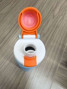 Bouteille d'eau isotherme en acier inoxydable de 550 ml avec couvercle et poignée pour les voyages en plein air - Product Image 2